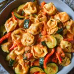 Cremige Tortellini-Pfanne mit Gemüse