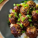 Hackfleischbällchen aus der Pfanne in Sesam-Teriyaki-Sauce (einfaches Rezept)