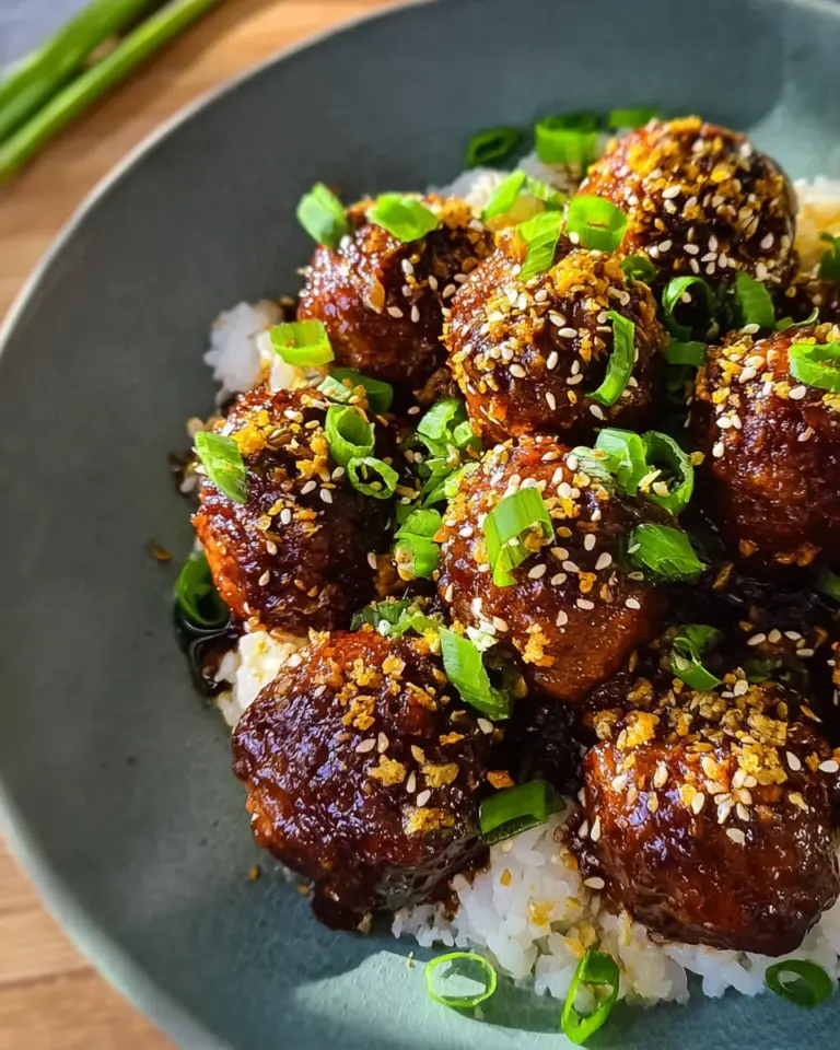 Hackfleischbällchen aus der Pfanne in Sesam-Teriyaki-Sauce (einfaches Rezept)