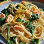 Nudeln in Lachs Sahne Soße mit Spinat