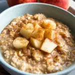 Schnelles und einfaches Apfelkuchen-Porridge