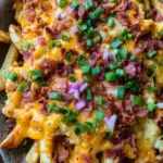 Chili Cheese Fries (Pommes mit Käse und Bacon überbacken)