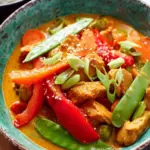 Rotes Thai Curry mit Hähnchen